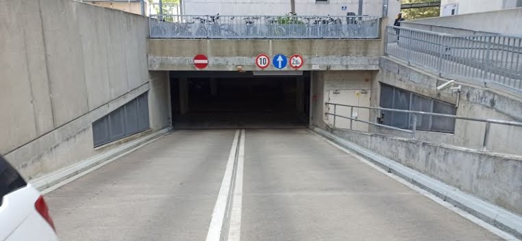 Tiefgarage: Pkw-Stellplatz – Kratochwjlestraße, 1220 Wien | Foto 1 von 6
