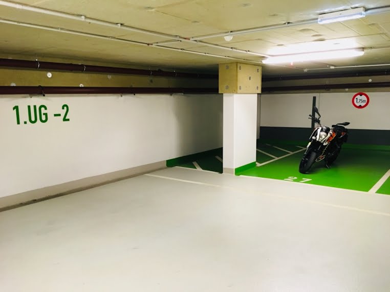 Tiefgarage: Motorrad-Stellplatz – Frenkel-Brunswik-Gasse, 1220 Wien | Foto 1 von 10