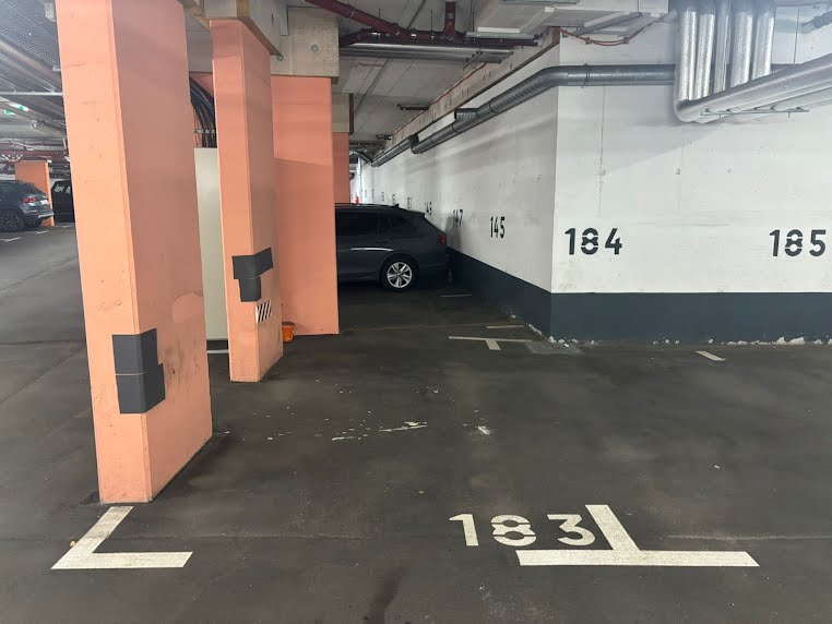 Tiefgarage: Pkw-Stellplatz – Zur Spinnerin, 1100 Wien | Foto 1 von 3