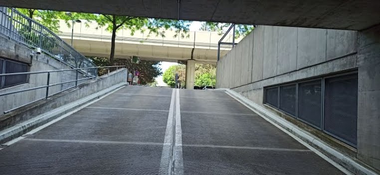 Tiefgarage: Pkw-Stellplatz – Kratochwjlestraße, 1220 Wien | Foto 2 von 6